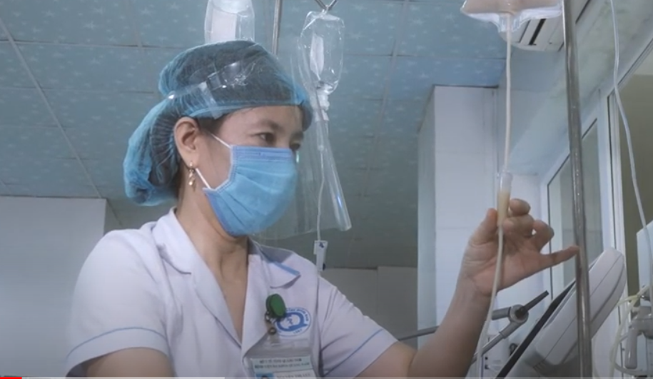 Nữ điều dưỡng với những biện pháp chăm sóc người bệnh sáng tạo  